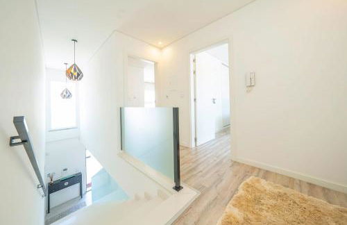 Black Pool House just 10 minutes away from the beach - Foto 7