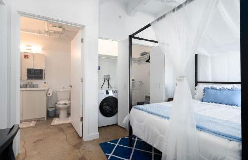 Elegant Stylish Loft Oasis Uptown Rooftop WFH Gym - Photo 9