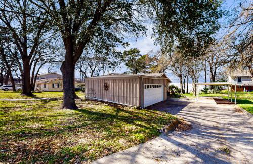 Laid-Back Lake House with Wraparound Deck - Foto 24