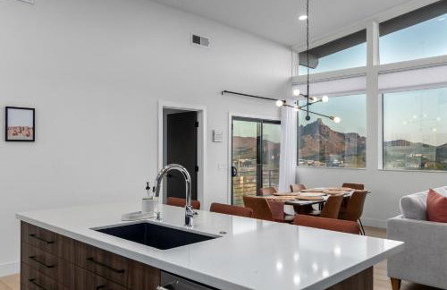 3BR Retreat with Heated Pool, BBQ and Mountain Views - Foto 48