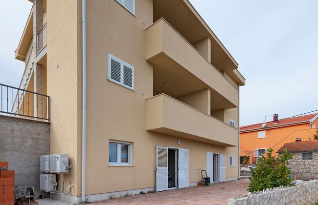 Simplistic Apartment in Neviđane with Balcony - Foto 23