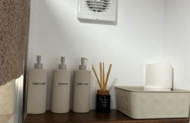 Thors Cave Cabin, Peak District - Photo 40