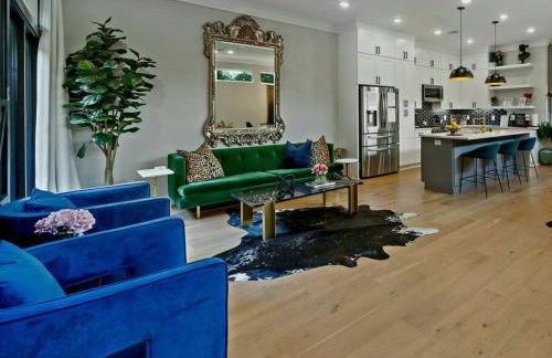 Black House - Downtown Elegance with HotTub and King Beds - Foto 1