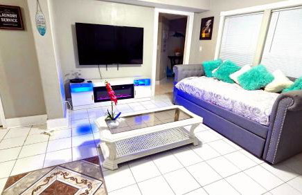 Experience Galveston- Only 1 Block to Beach & Pleasure Pier- 2BED 2Bath-6Beds-7 Minutes to Cruise Port-CasaAzul-2605A- - Foto 13