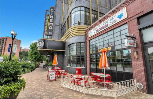 Luxury Stay-Free Parking-Amazon HQ-Nearby DC-Wifi-Pool-Gym - Photo 24