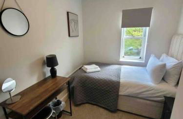 5 Bed Modern Cheltenham Town Centre Home - Photo 9