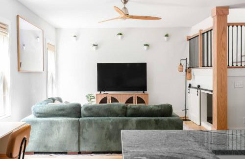 Peaceful & Spacious Modern Home - Lake Views! - Foto 2