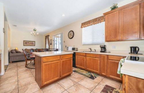 Vacation Villa with Private Fenced Pool & Spa - Foto 64