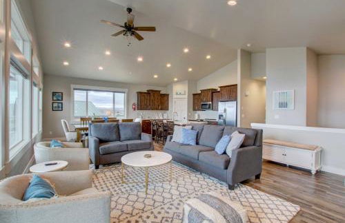 Lake-View Escape with Private Beach Resort Access! - Photo 2