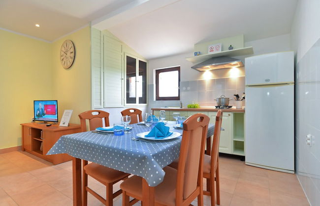 Apartment 669 - Photo 11