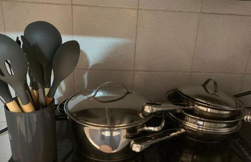 Cantinho Submarino, aproximadamente 10 minutos caminhando até a praia do Forte, com Ar condicionado - Photo 16