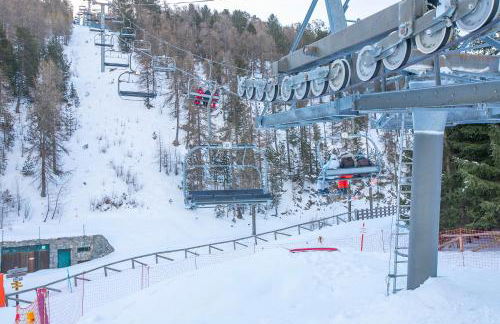 Chaberton Romantic Retreat Ski In Ski Out - Happy Rentals - Foto 58