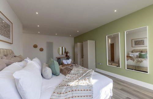 Luxury 1BR Seafront Apartment - Photo 5