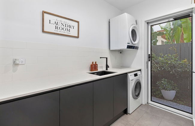 Palm Beach Luxe Townhouse walk to Beach - Photo 15