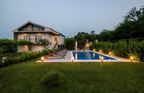 Villa Latica - Foto 1