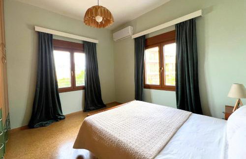 4BR Newly Renovated Retreat Tranquil Coastal Haven - Photo 10