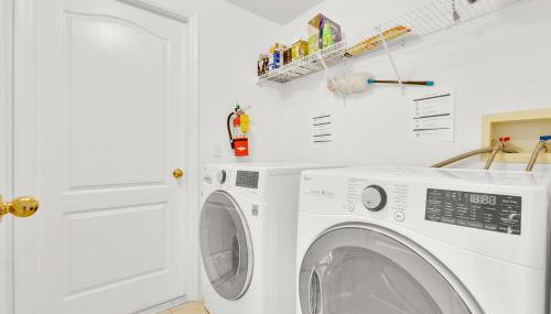 Home with Private Pool, Game Room & Big Backyard! - Foto 4