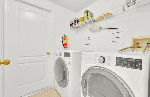 Home with Private Pool, Game Room & Big Backyard! - Foto 4