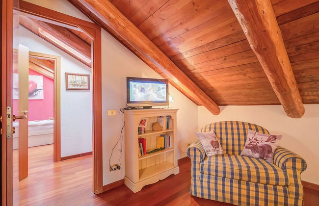 La Torre In The Center Of Town - Photo 12