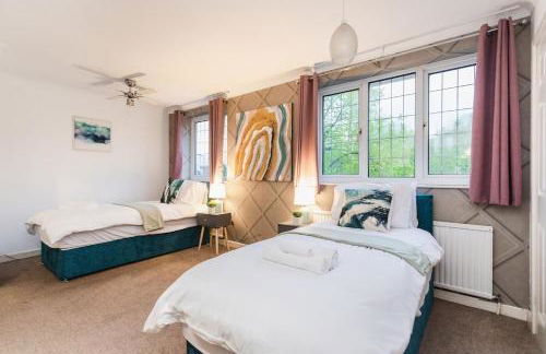 Elegant 5-Bed Home, Families & Friends, Sleeps 6, Parking, Free Wi-Fi - Foto 45