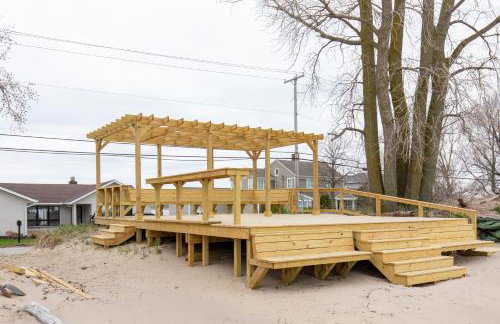 4 Bedroom Lakefront Home with Private Beach on Cedar Point Chaussee - Photo 58