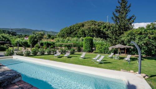 Entire Villa with Private Swimming Pool - Foto 2