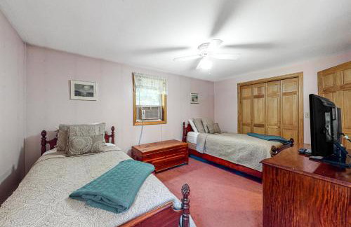 Spectacular Sebec Setting - Foto 17