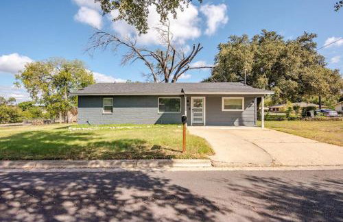 Remodeled 4BR 2BA Steps from Georgetown Square - Foto 2