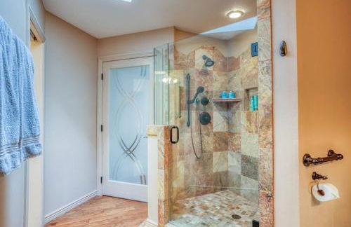 Lakefront Estate w Private Beach on Flathead Lake - Foto 33