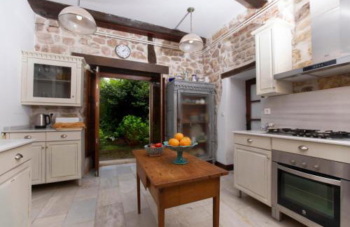Palacio de Hualle - Photo 21