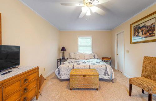 Waterfront Lake Murray Home with Dock Dogs Welcome! - Foto 14