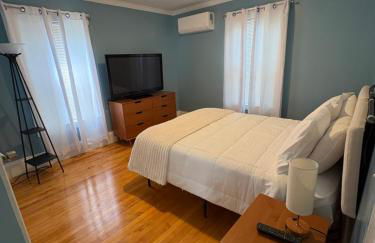 Comfortable 3-Bedroom in a Quiet Area - Photo 1