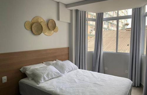 Lindo Studio em Frente à Praia do Embaré! - Foto 5