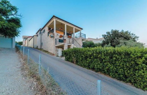 1 Bedroom Awesome Apartment In Kolan - Photo 6