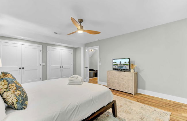 Southern Oasis by Avantstay 0.5mi Walk to the Beach, Pool, Patio, Large Yard - Photo 39