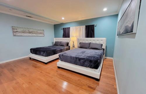 3 bedroom guest suite first floor unit with nice patio area right next to the MrC Hotel 10 minutes from Rodeo Drive Washer Dryer WIFI and more - Foto 3