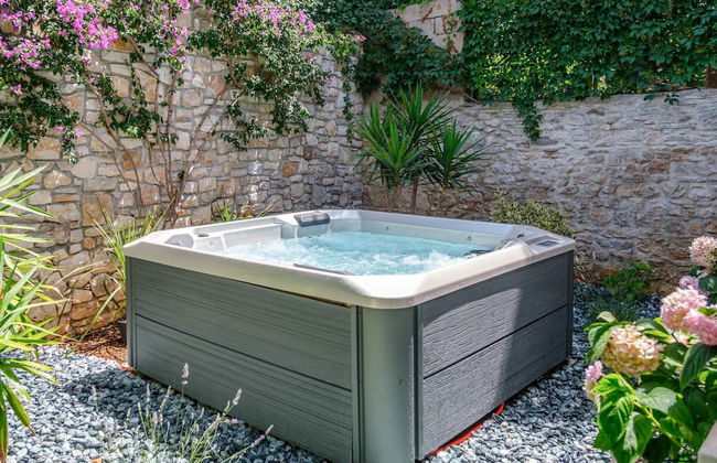 Villa Stone Pearl - Two Bedroom Holiday House With Pool - Foto 49