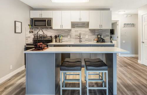 Newly Remodeled Top-floor Condo near Downtown Bend - Photo 13