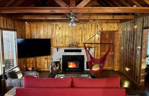Serene and Magical Cabin w/Barrel Sauna and Fireplace - Foto 8