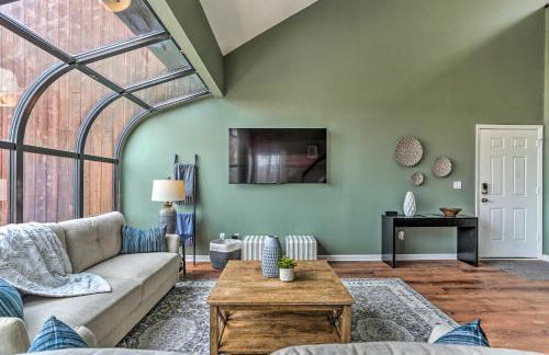 Inviting Vernon Twp Condo with Private Balcony! - Foto 5