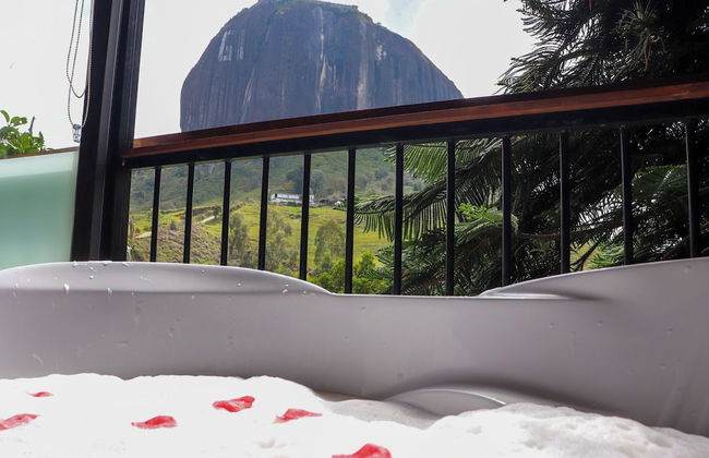 Lakeview Cabin with Jacuzzi in Guatapé - Foto 1