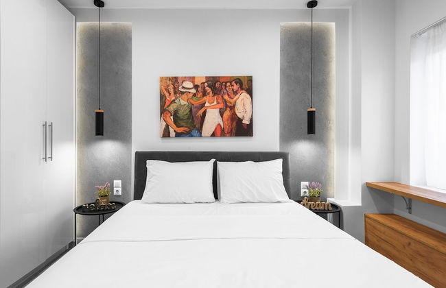 White and Wood Nilie Hospitality MGMT - Foto 2