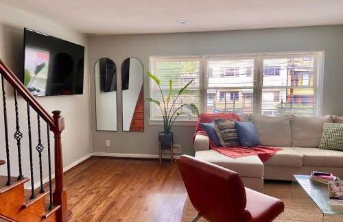 Easy PATH&Bus access- NYC| designer home + Deck. - Photo 57