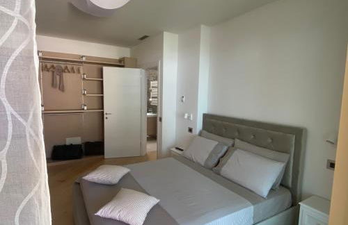 Sea View Embassy Apartment - Foto 17