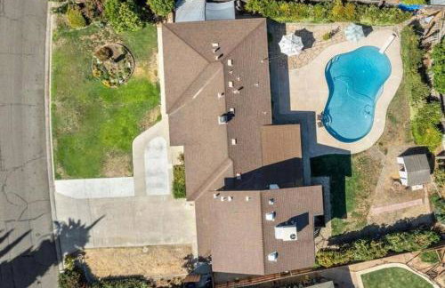Homey Pool Fun Gameroom Sunnyside Retreat - Foto 27