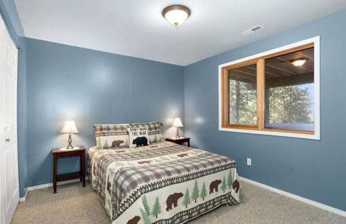 Spacious Rustic Cabin Rental with a Hot Tub in Cheney, Washington - Foto 7