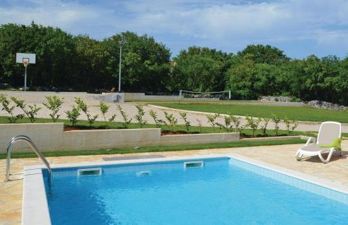 4 Bedroom Beautiful Home In Kunj - Photo 7