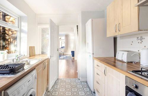 2BR Home in Gorton, Free Parking & Wi-Fi - Foto 20