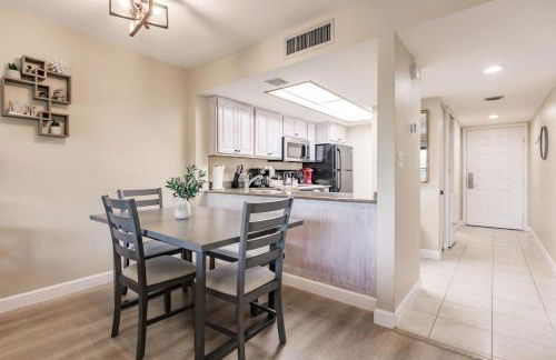 Park Shore Resort Top Floor BLDG J 455 Great View - Foto 5