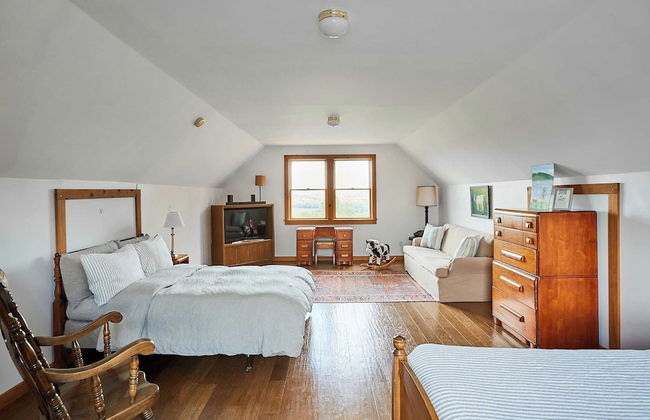 Mountain House & Cottage at Seminary Hill by Avantstay - Photo 11